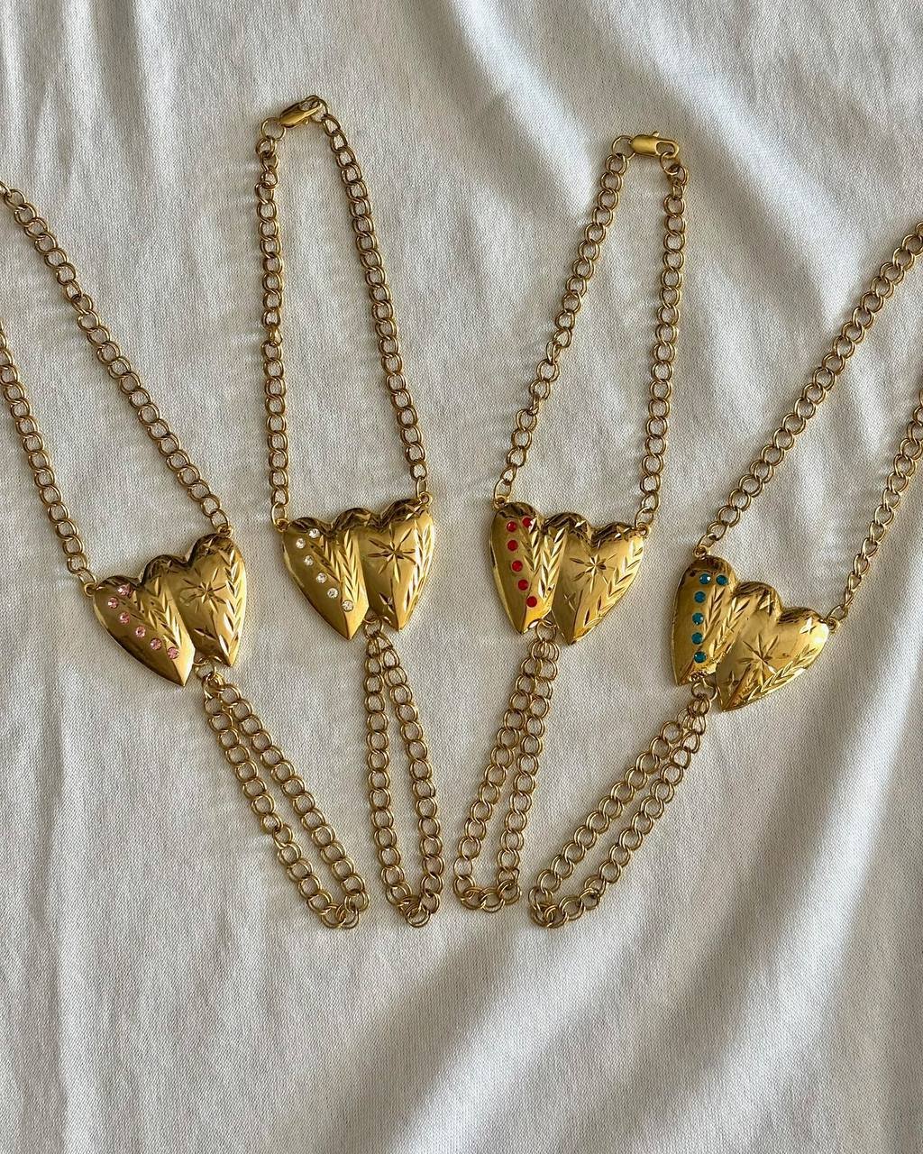 Manita doble de corazón con piedra de color