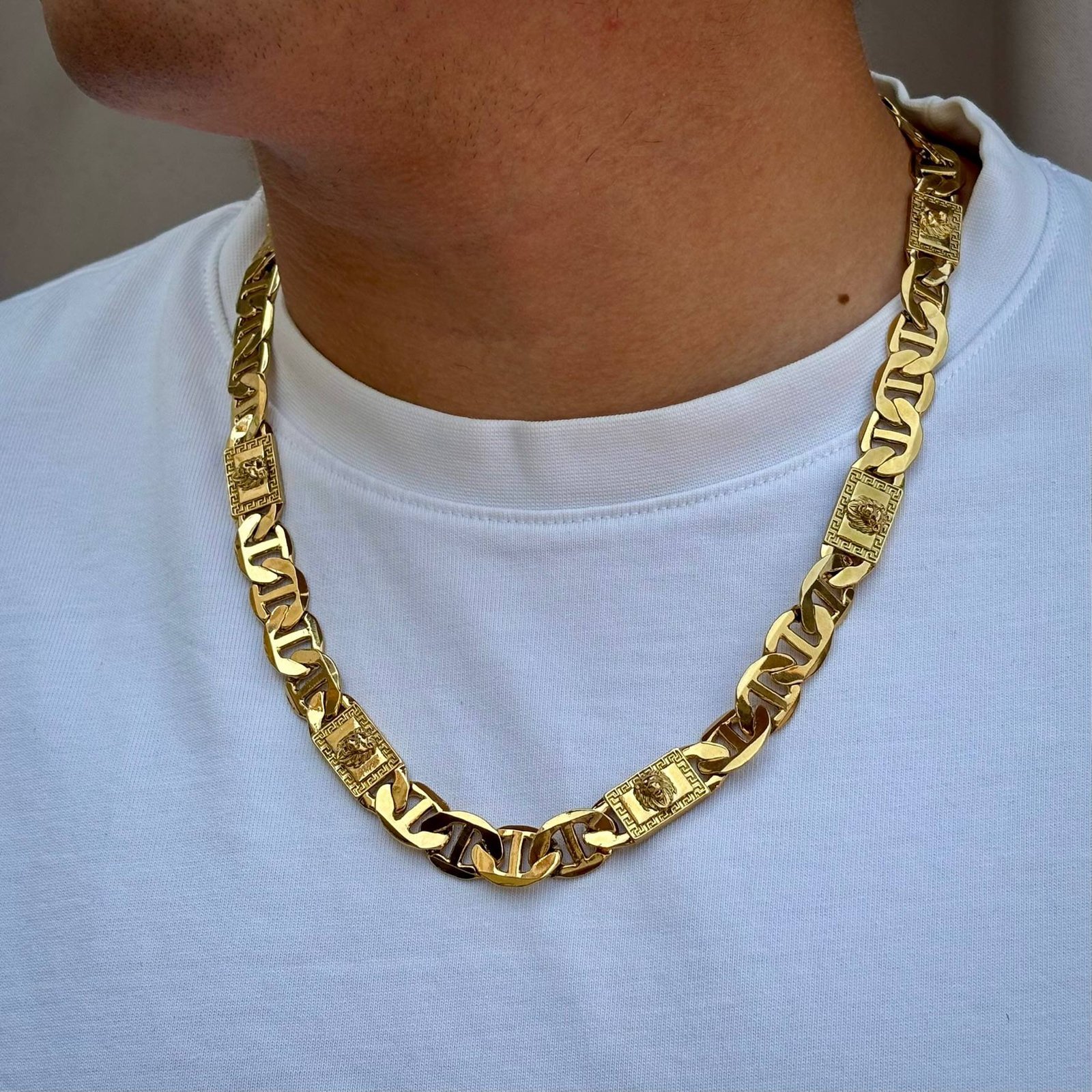 Cadena italiana con León