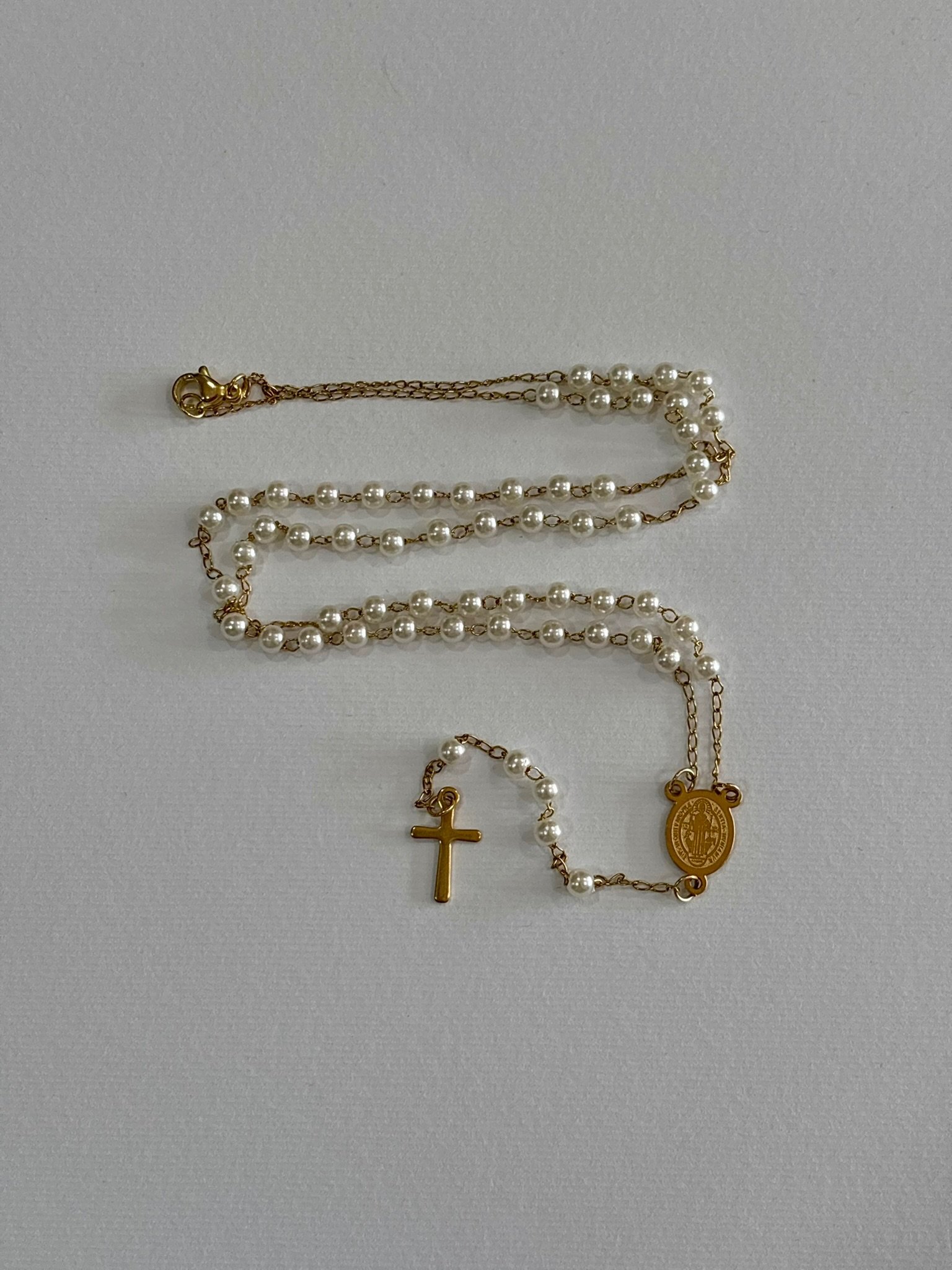 Rosario de Perlas Blancas